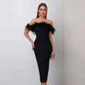 Lumié Plume – Höyhensomisteinen off-shoulder-juhlamekko