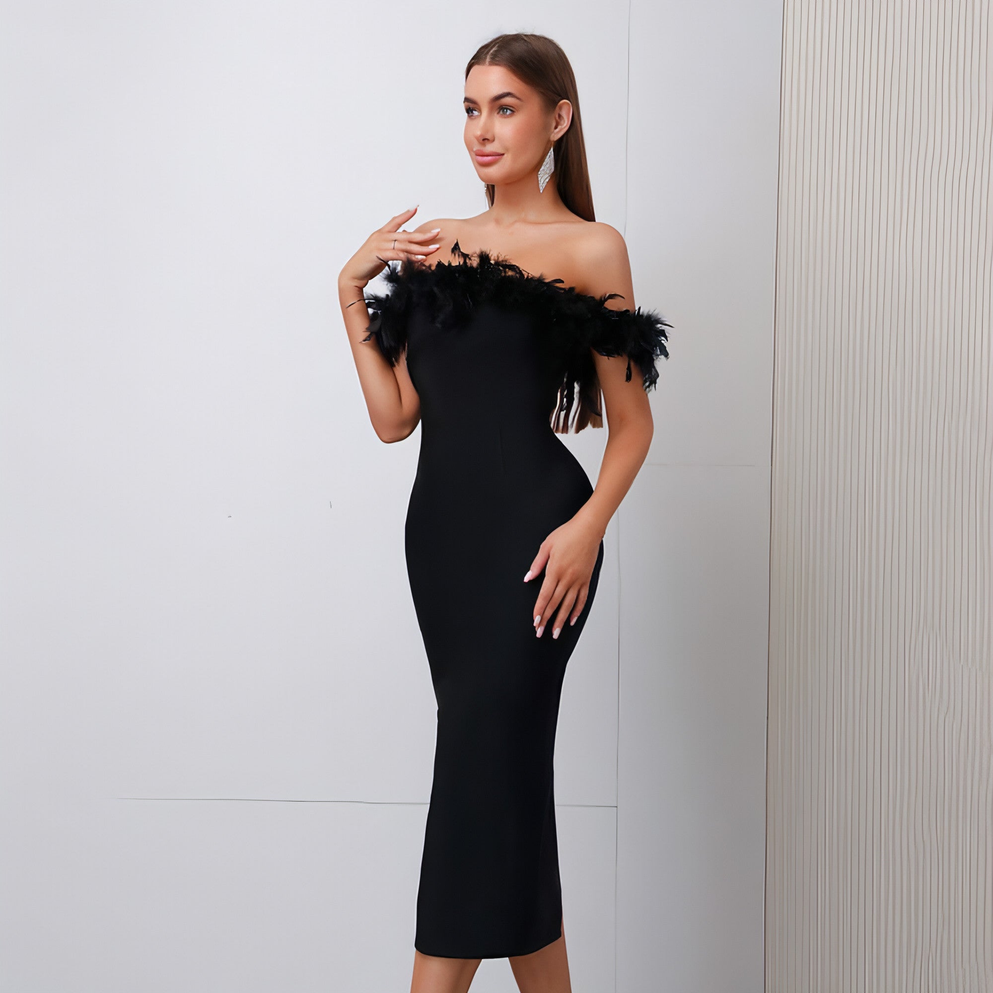 Lumié Plume – Höyhensomisteinen off-shoulder-juhlamekko